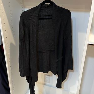 Lululemon dark gray short-sleeve sweater